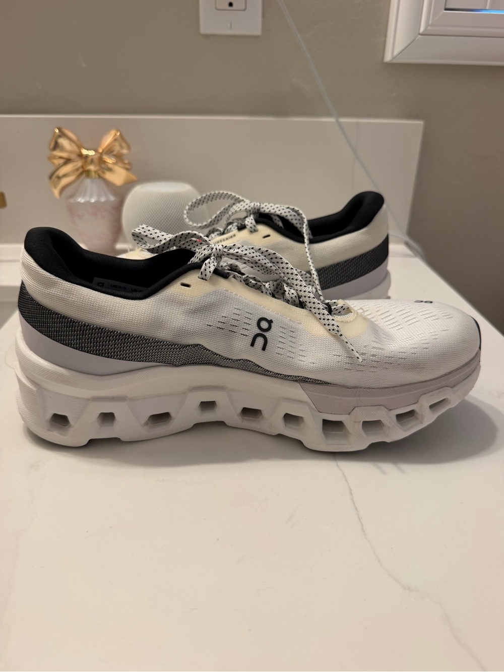 On Cloudmonster White Black Running Shoes Women’s Size 9 EU 40.5 - Picture 4 of 7